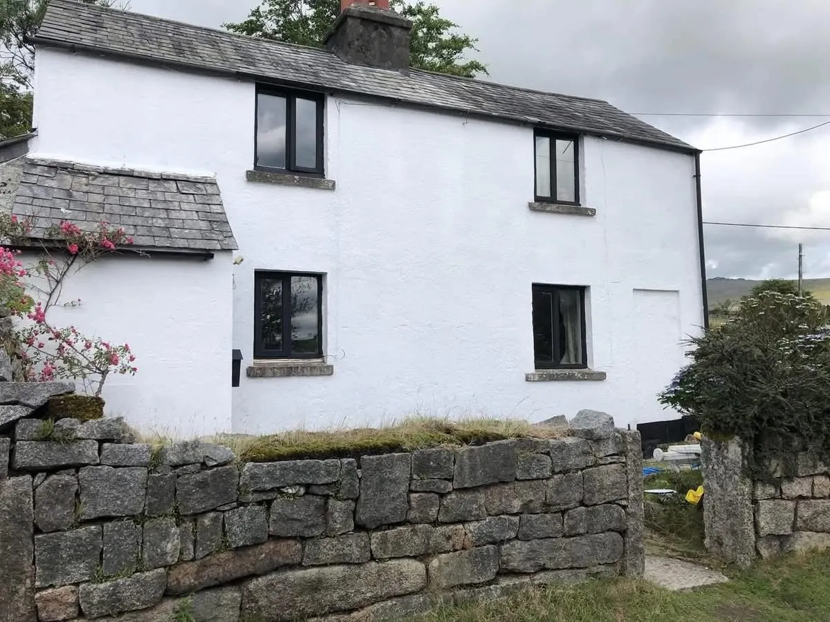 Render repair and exterior repaint of a cottage in Mousehole